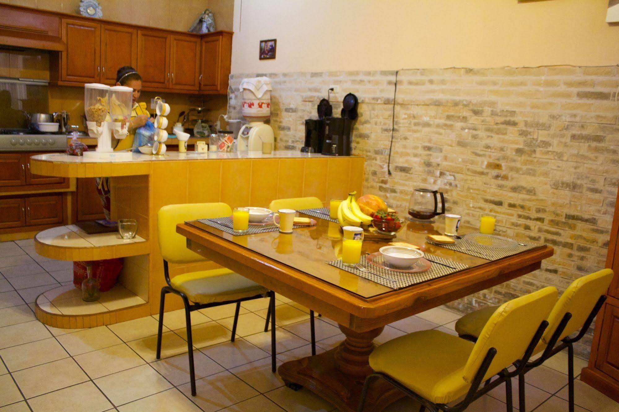 Residencia Los Angeles Bed & Breakfast Guadalajara Dış mekan fotoğraf